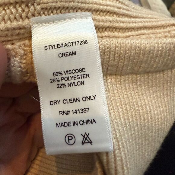 ASTR The Label gorgeous cream backless sweater. XS
NWT - Picture 8 of 10